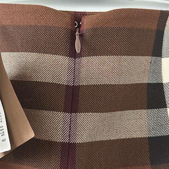 💯- New Authentic Burberry Wool Skirt with Classic Check Pattern - Picture 9 of 14
